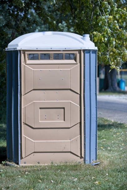 Best Portable restroom trailer rental  in Parkersburg, WV